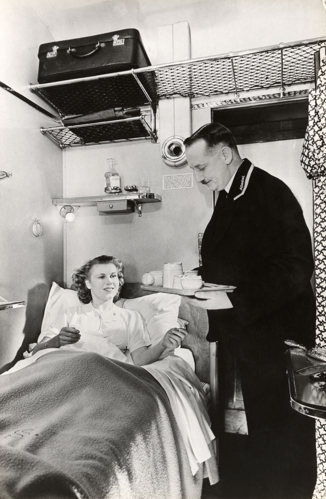 Interior shot of cabin on LNER sleeper from 1920s